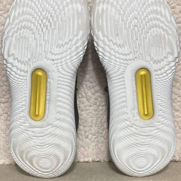 Under Armour Womens Flow Breakthru 2 Black/Gold Athletic Sneakers Shoes SZ US 10 - Picture 10 of 11